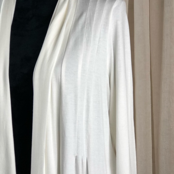 Cyrus Winter White Shrug - Picture 3 of 7